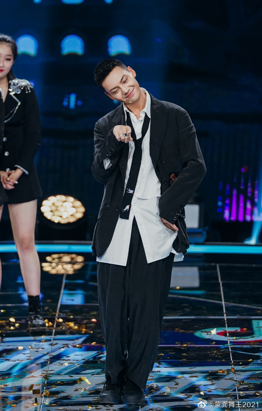 陳偉霆喺香港以加入組合Boy'z（後改名為Sun Boy'z）新成員身份出道