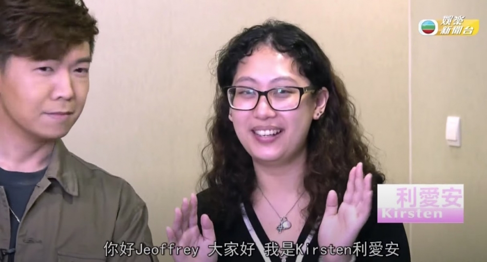 Kristen一頭卷髮十分搶鏡