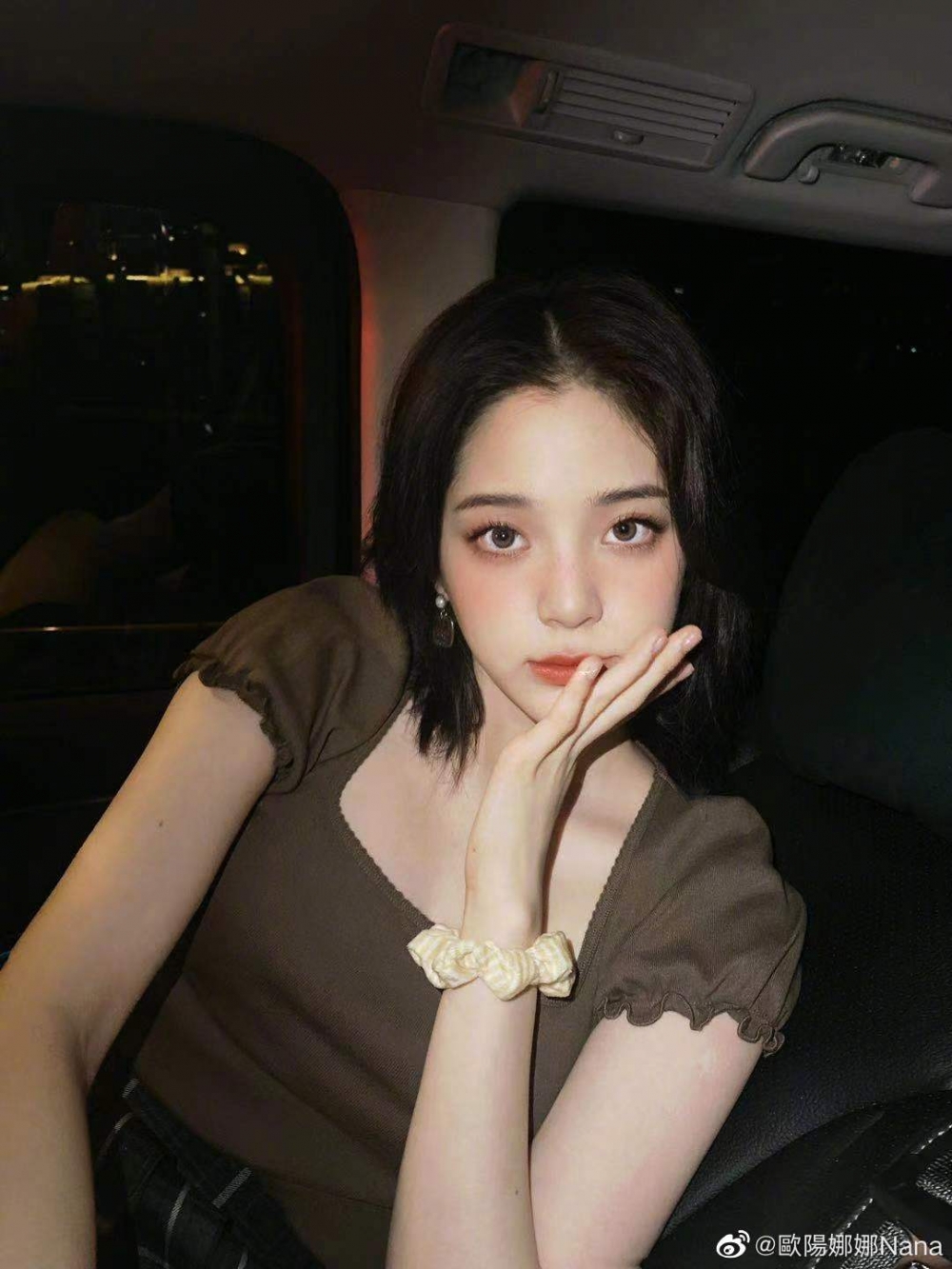 歐陽娜娜最近一改以往氣質公主形象,剪咗一頭清爽短髮。