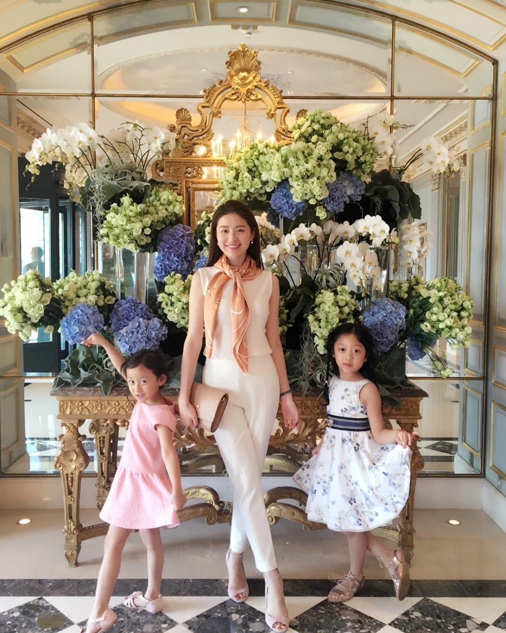 3個女好似無咩遺傳到Suki嘅美貌,唔少網民都感嘆黃浩基因強大
