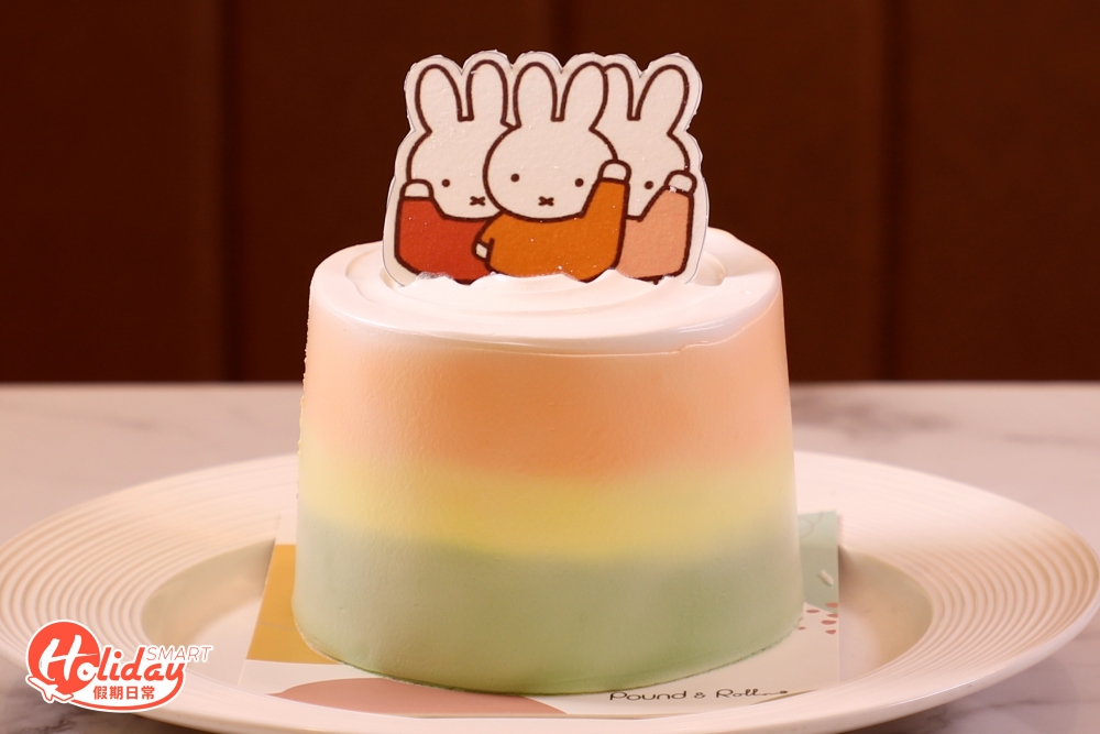 來到Pound & Roll一定要試招牌卷蛋，全新柚子紅茶口味配上MiFFY顏色，製作成夢幻3層卷蛋。