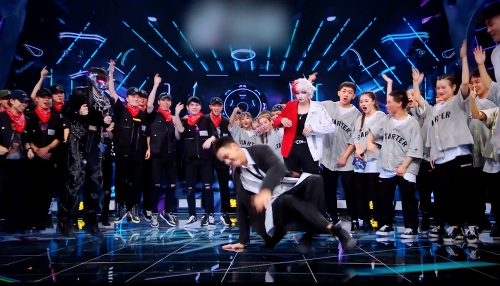 陳偉霆大跳地板動作令現場氣氛高漲