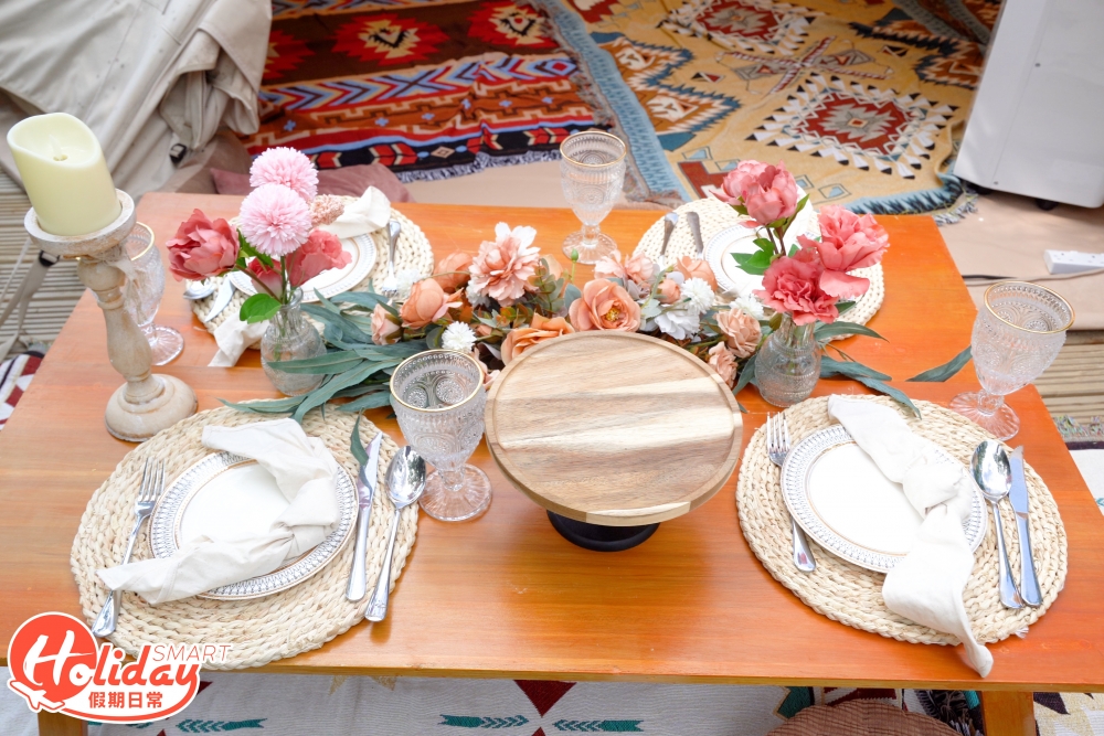 如果想專程來野餐或打卡,可以加錢預約野餐用具佈置服務,有齊野餐⽊枱、餐具、花束佈置和其他裝飾,而且會專人為你佈置好,只要自備食物便可。