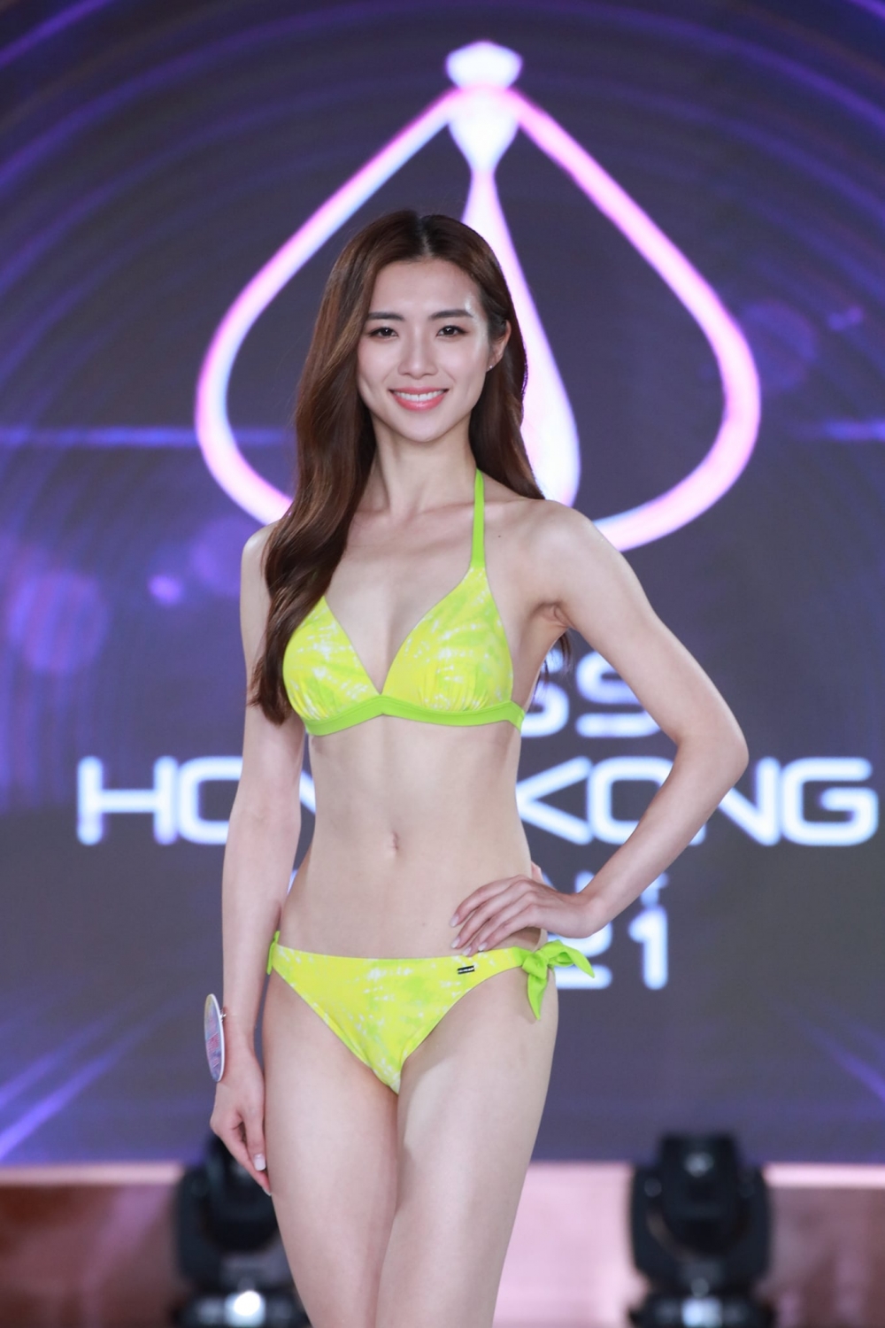 《香港小姐2021》12強佳麗:15號梁凱晴。