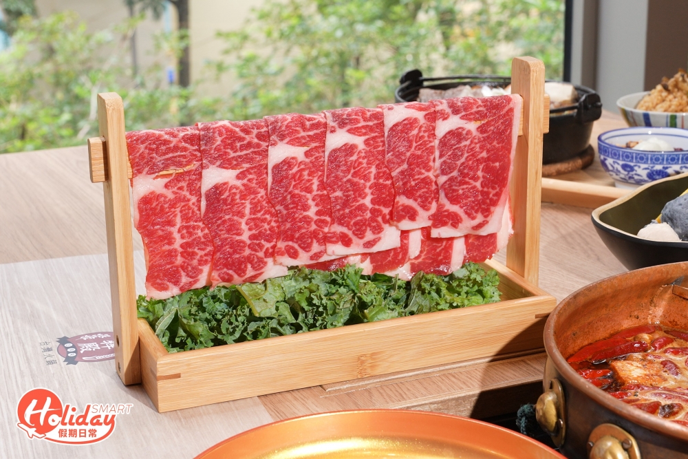 後者則有美國牛胸腹板肉、美國極黑和牛三叉、美國黑毛和牛腰脊肉及澳洲M7和牛共4款,同樣配以任食多款火鍋配料,絕對可以食到回本。