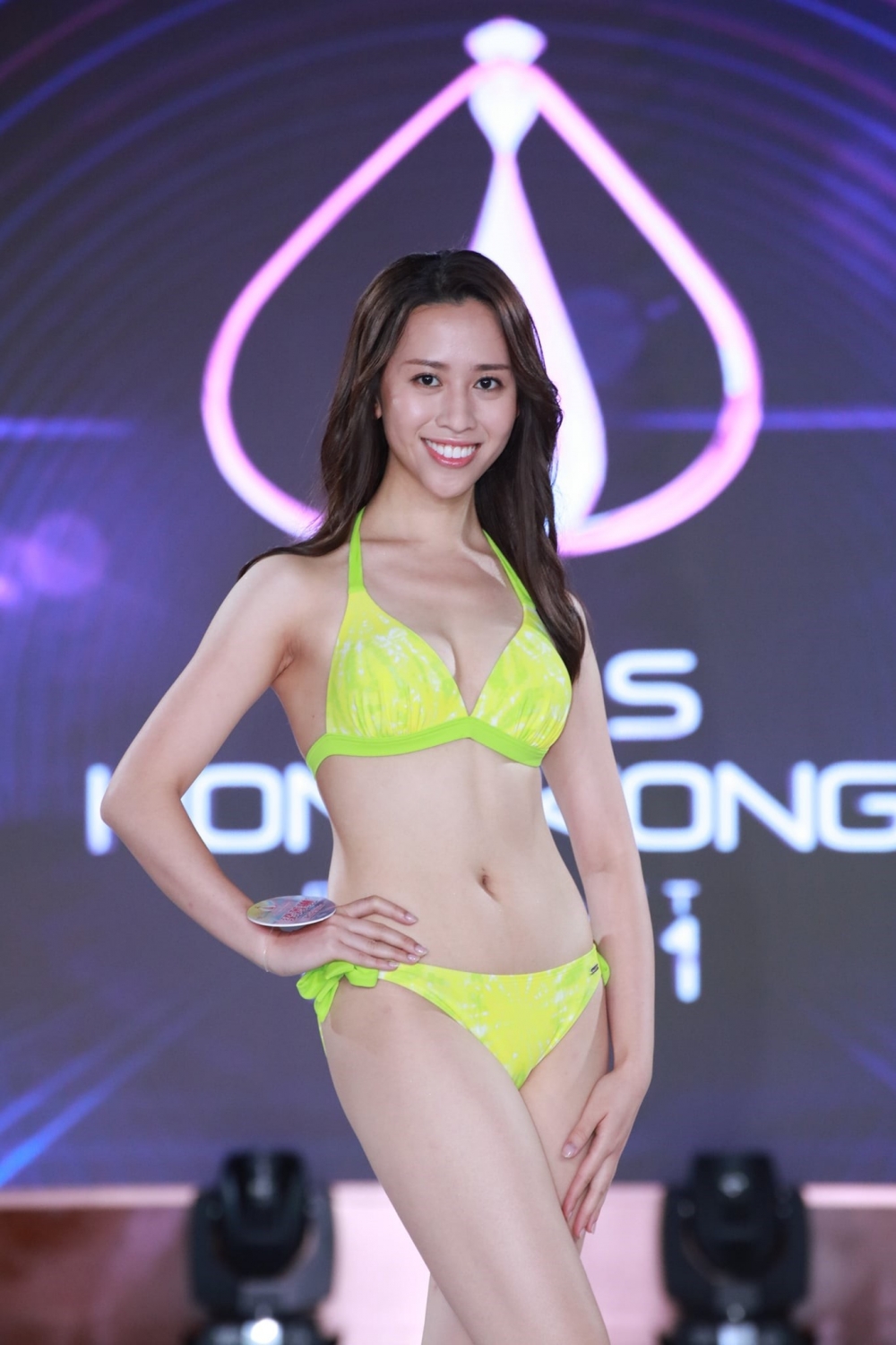《香港小姐2021》12強佳麗:20號梁菁琳。