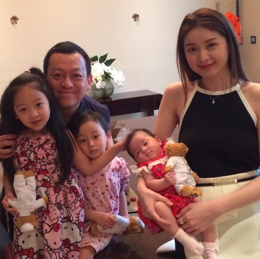 徐淑敏與黃浩結婚後於5年內誕下3個女兒