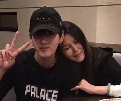 今次吳亦凡被刑拘亦係因為吳母「大義滅親」