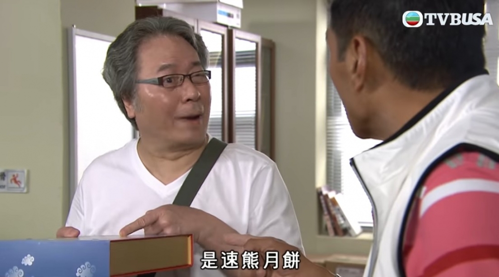 同事開心share月餅~