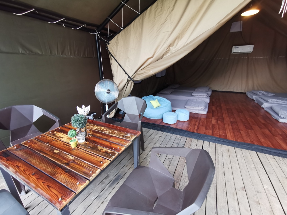 浪高長岸營地的小型南非營屋。