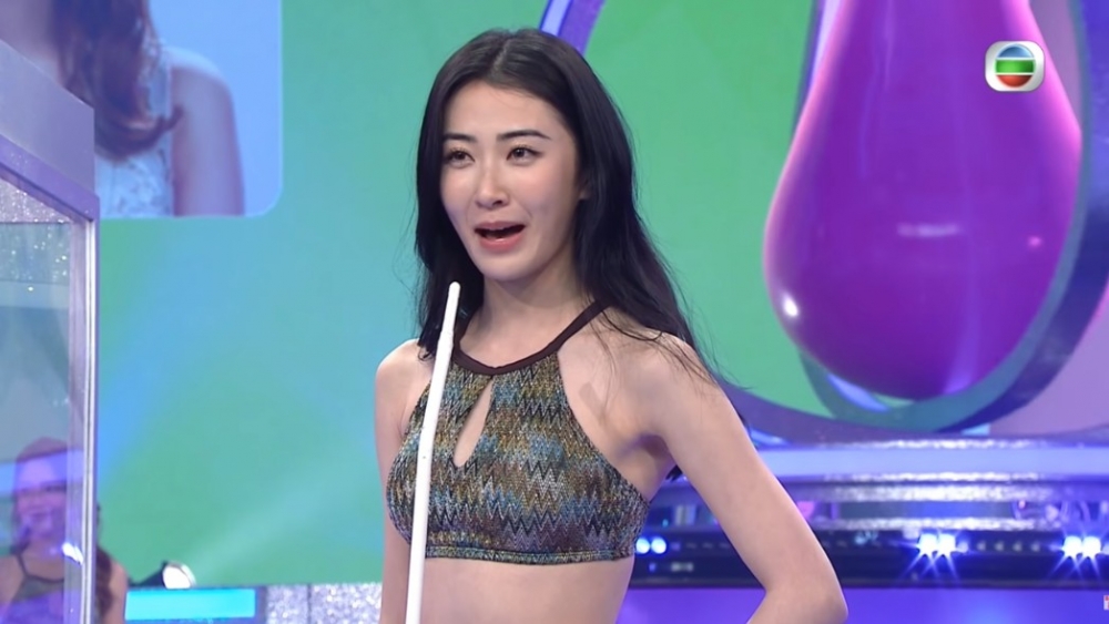 戴佳敏以重口音廣東話應付問答環節