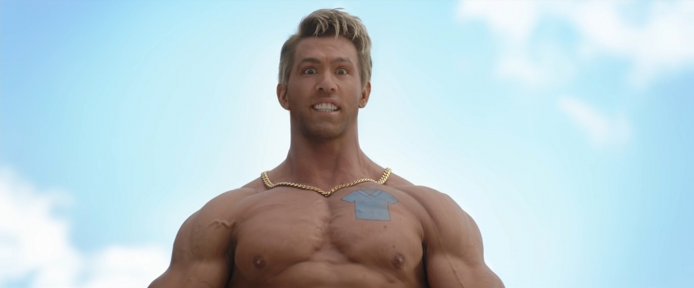 Ryan Reynolds分飾大隻佬,感覺有點怪!
