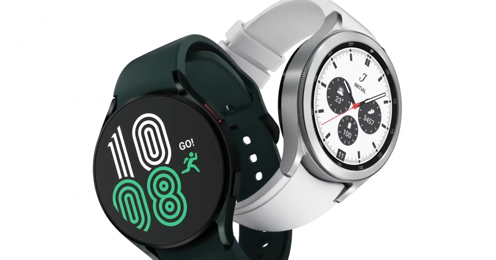 Galaxy Watch4 Classic採用品牌標誌的帶齒實體轉動不鏽鋼錶圈。