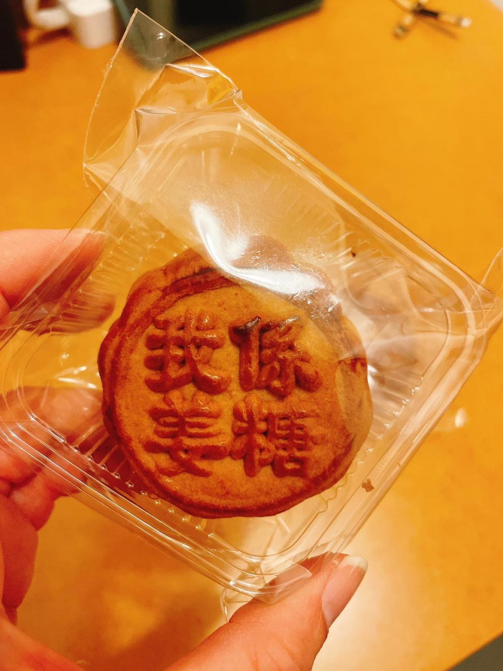 早前就有鏡粉刻了不同的Mirror成員名上餅面