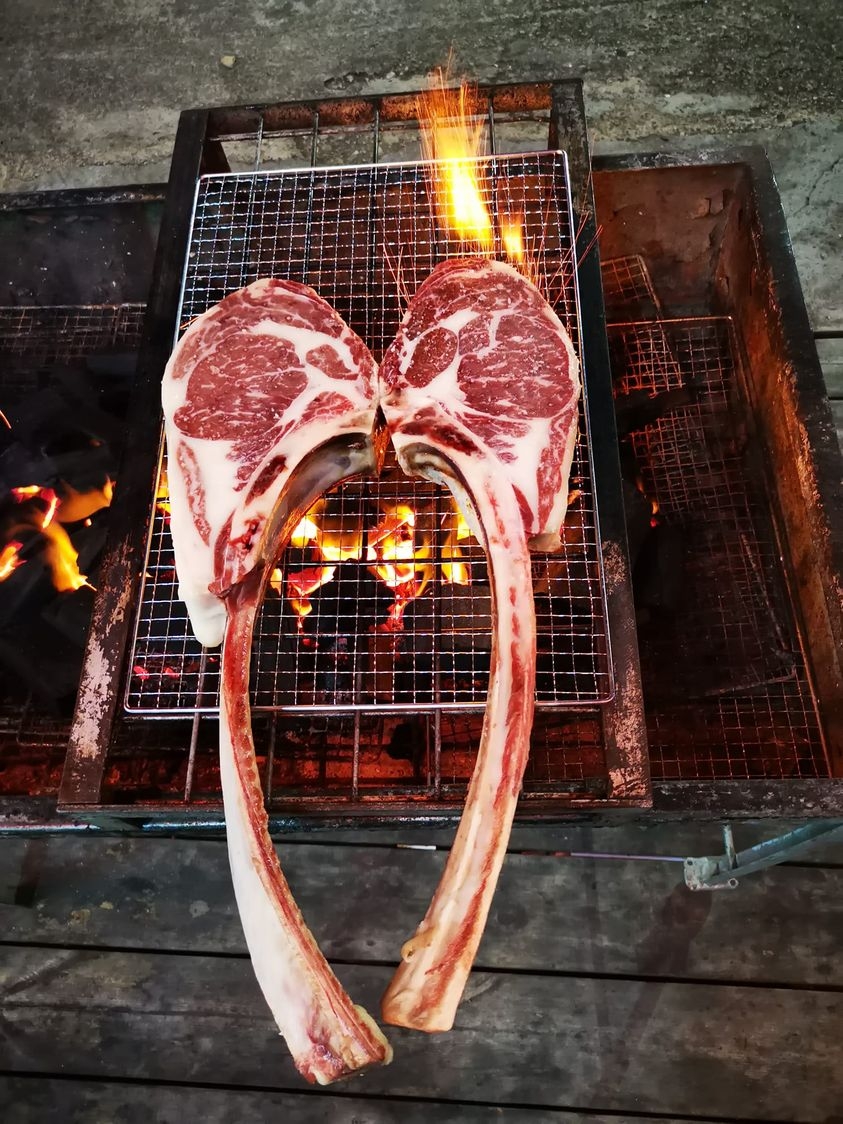 嘉湖吉吉燒供應超過30種的食物選擇。