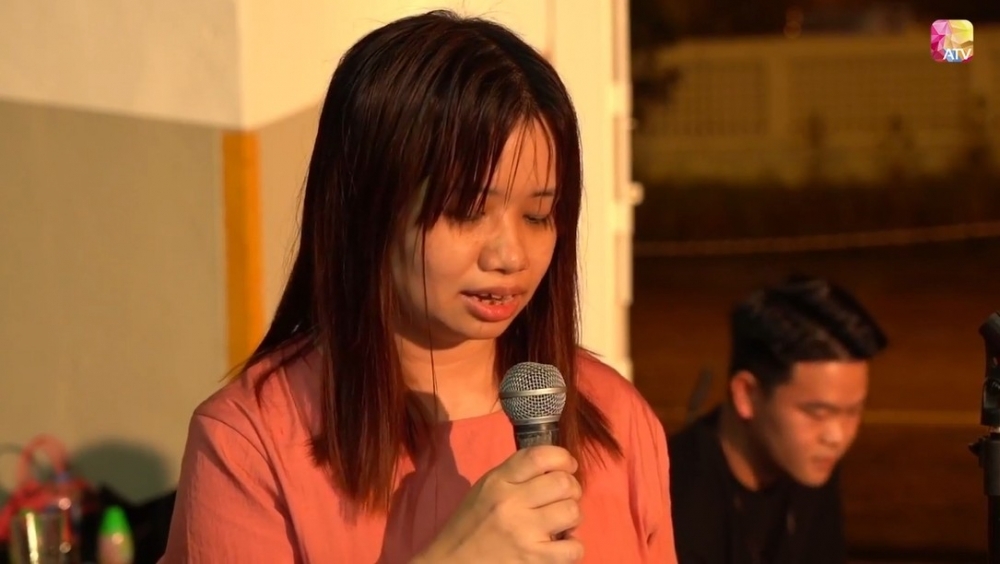 簽約後阿儀工作不斷，唔止獲安排live大開金口，獻唱歌曲吸引近8,000人收睇