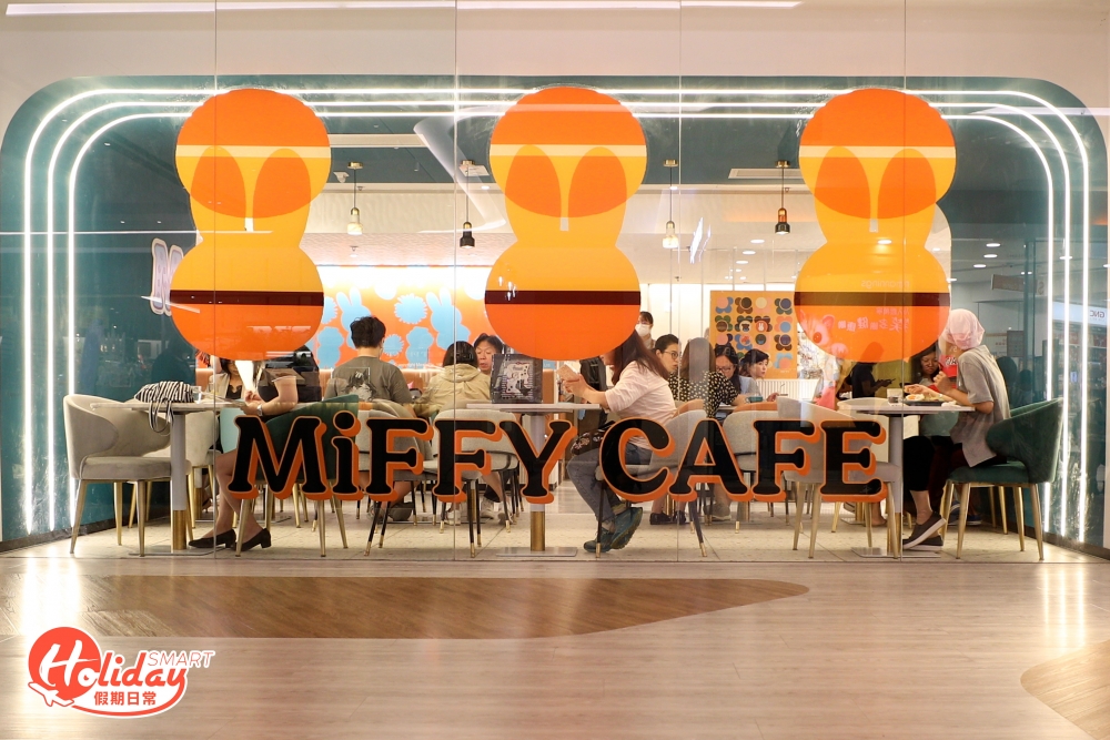 位於尖沙咀、Smile Yogurt旗下的西餐廳Pound & Roll最近聯乘荷蘭繪本作家Dick Bruna畫筆下的Miffy，將餐廳打造成MiFFY Café。