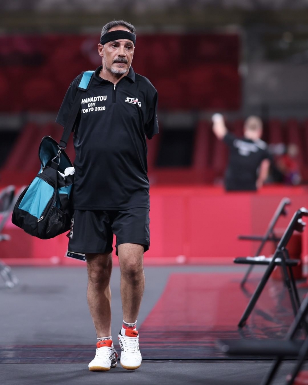 哈馬度兒時因火車意外失去雙臂