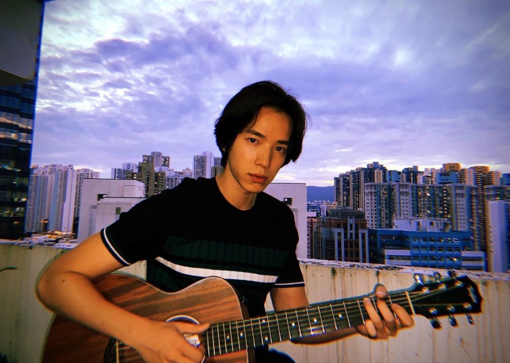 佢亦非常有音樂才華!