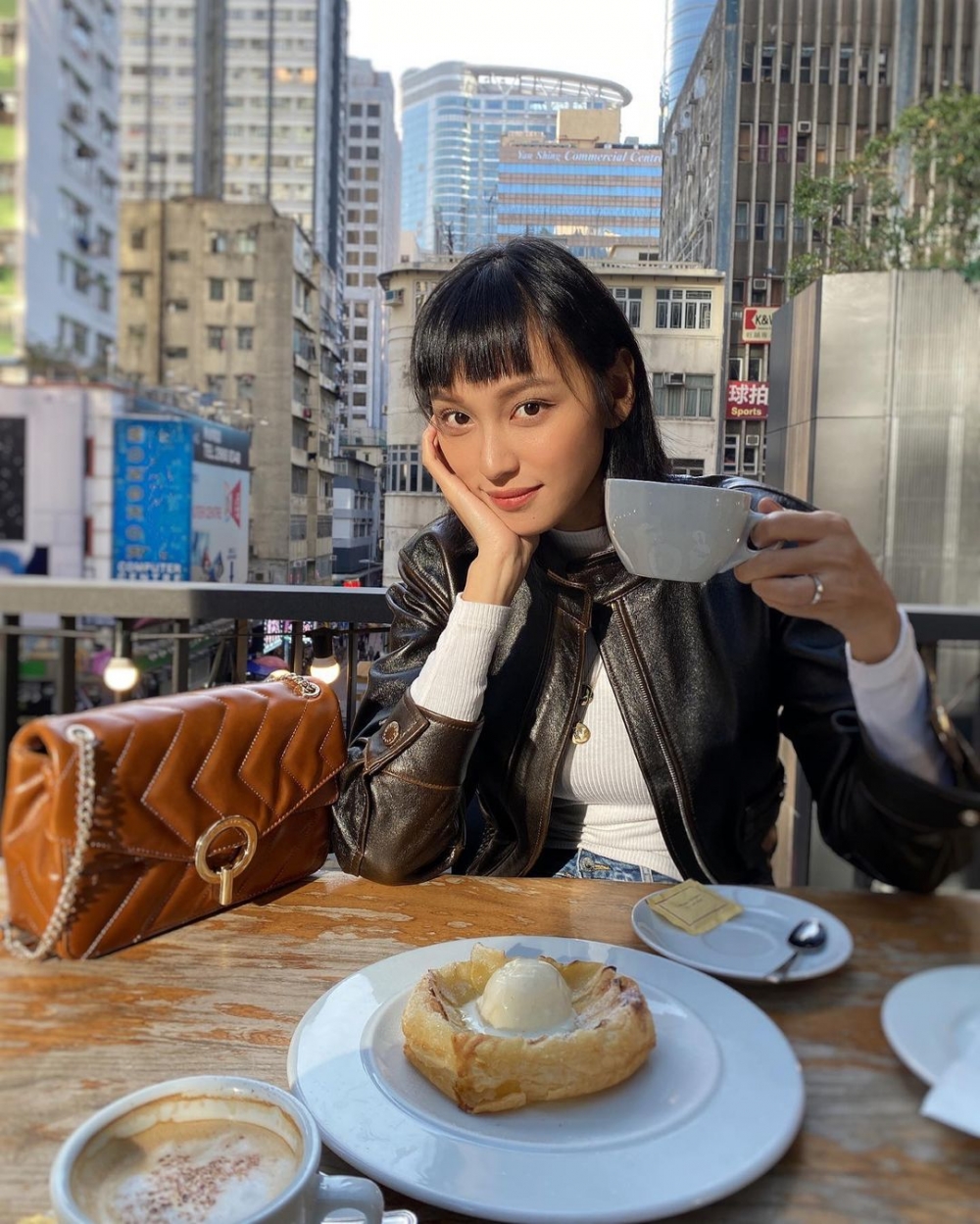 王丹妮曾代表香港出戰國際模特兒比賽勝出,之後出道成為模特兒。