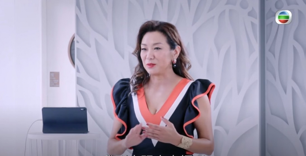 向佳麗傳授禮儀知識
