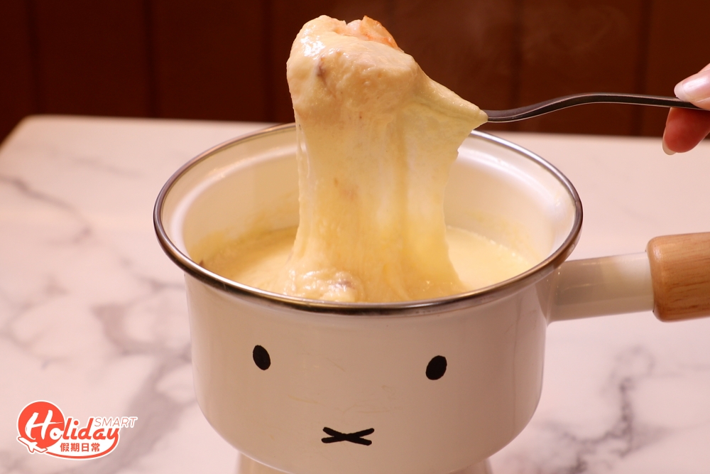 配以四重傳統芝士，包括瑞士Gruyere, Fontina, Fmmental及意大利Mozzarella，更可以正價8折優惠加購MiFFY 特飲。