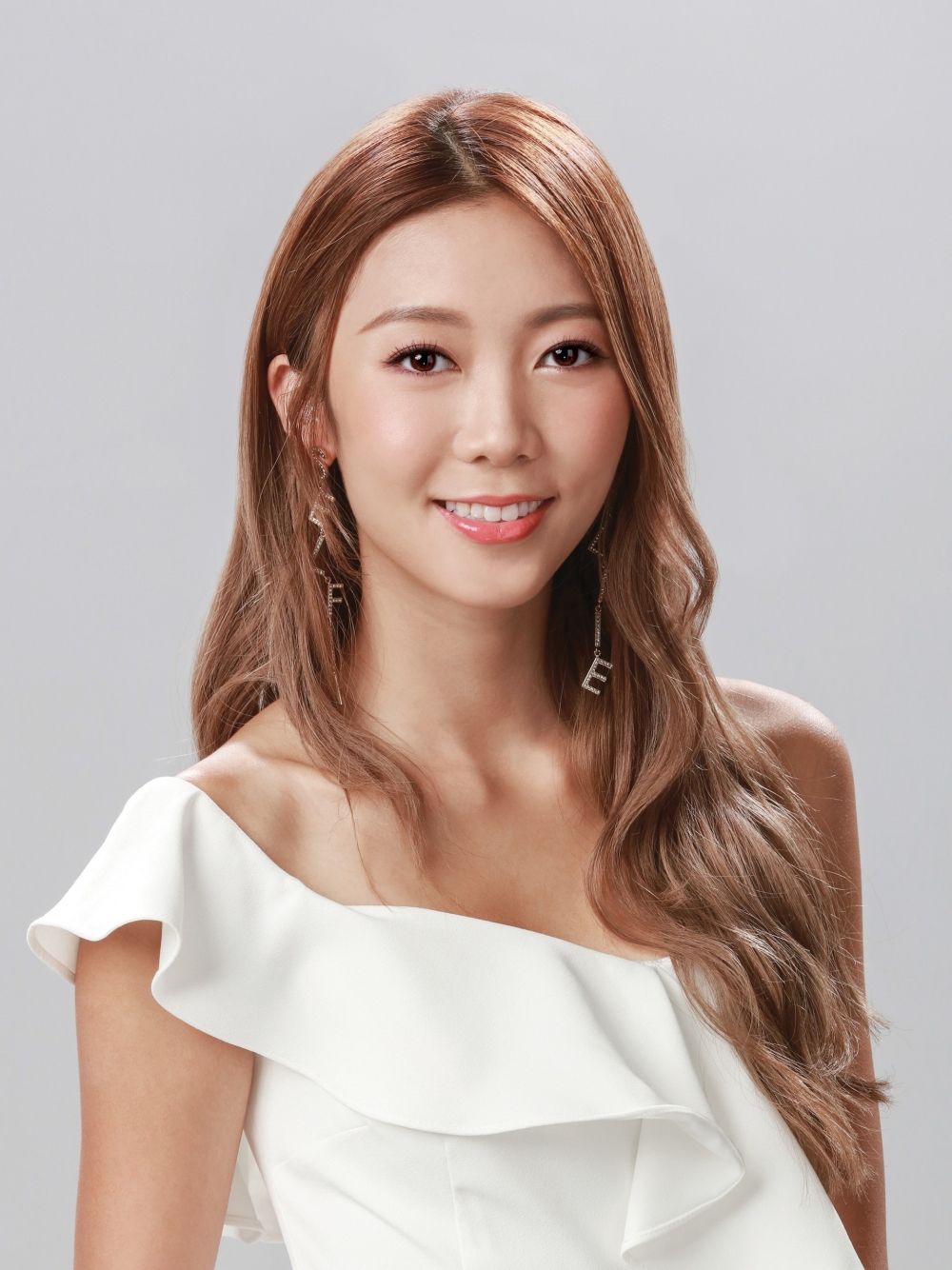 《香港小姐2021》12強佳麗:18號莫韻諰。