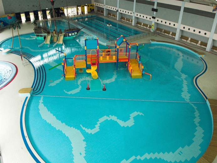 斧山道游泳池。