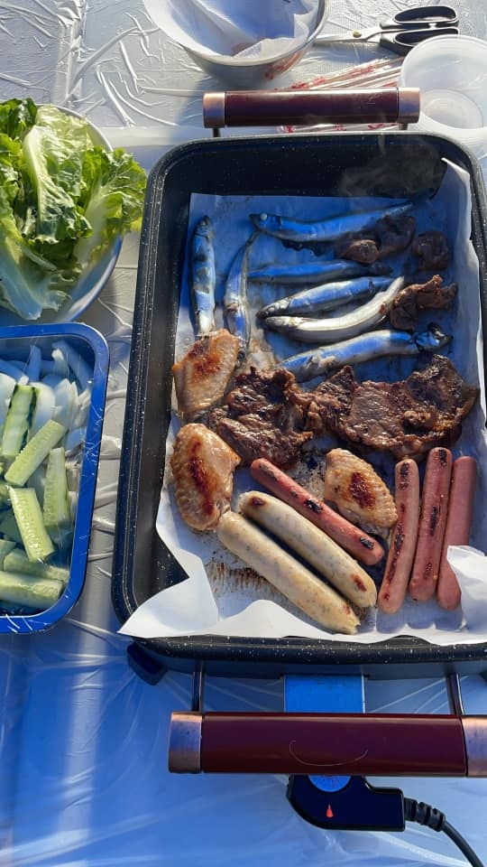 隱世山莊除了任食燒烤,亦提供火鍋及特色盆菜。