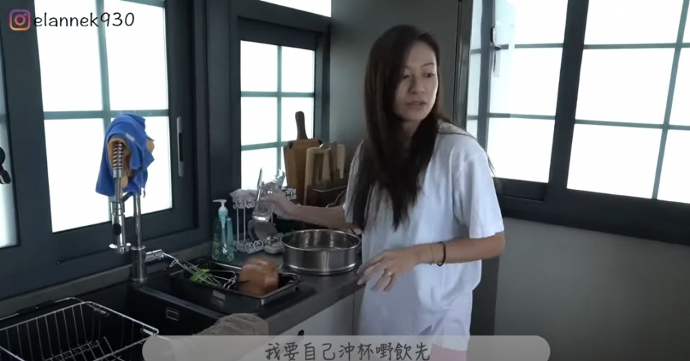 江若琳豪宅內嘅廚房十分實用!