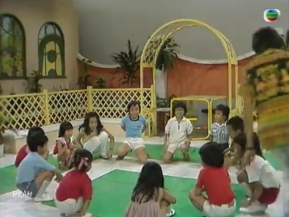 「拋手巾」都係小學團體遊戲時必玩嘅遊戲~