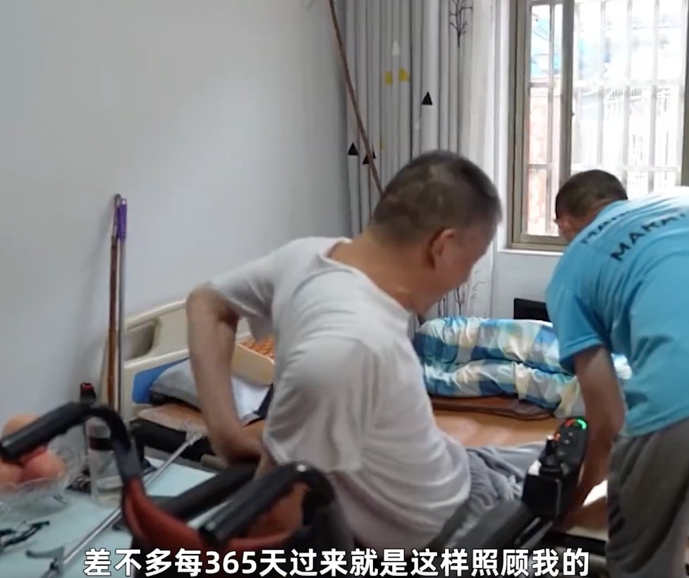 早年劉豪瑾入院,趙金龍喺醫院照顧佢,更甘願幫佢清理大小便,連隔離床病人都以為佢哋係兩兄弟。