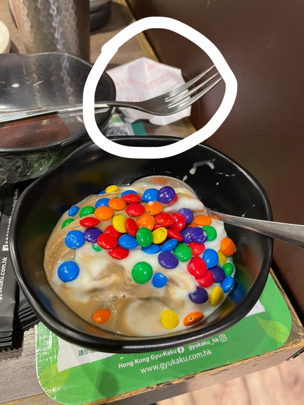 食客指唔知嗰碟係頭盤,懷疑係執枱嗰陣時唔小心痴咗張A5牌跌咗落去