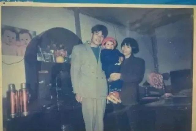 中國浙江有一位女子周玉英,佢丈夫劉豪瑾21年前意外於3樓墮下,下半身無法動彈