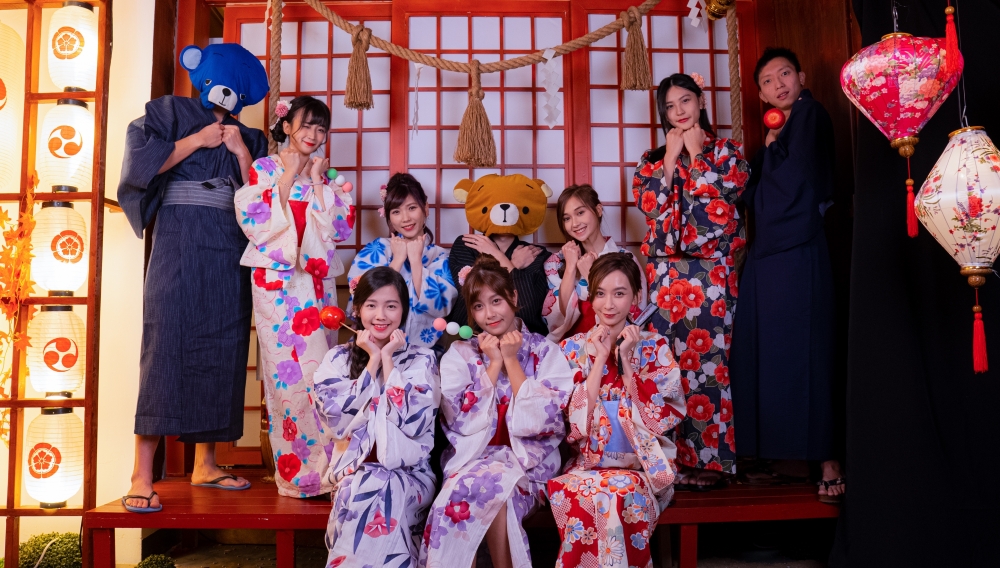今年特別聯乘本地人氣YouTuber《FHProduction》,活動場地由往年的D2 Place ONE 2樓、天台花園及D2 Place TWO 天台花園延伸至D2 Place TWO Garage,並搖身一變成為日本祭典。