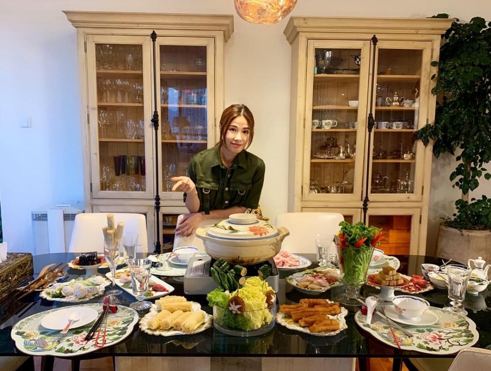 豪宅飯廳面積超大,可以容納好多人!