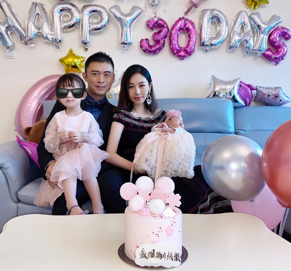 賈曉晨(JJ)與老公樊少皇婚後育有兩個女兒