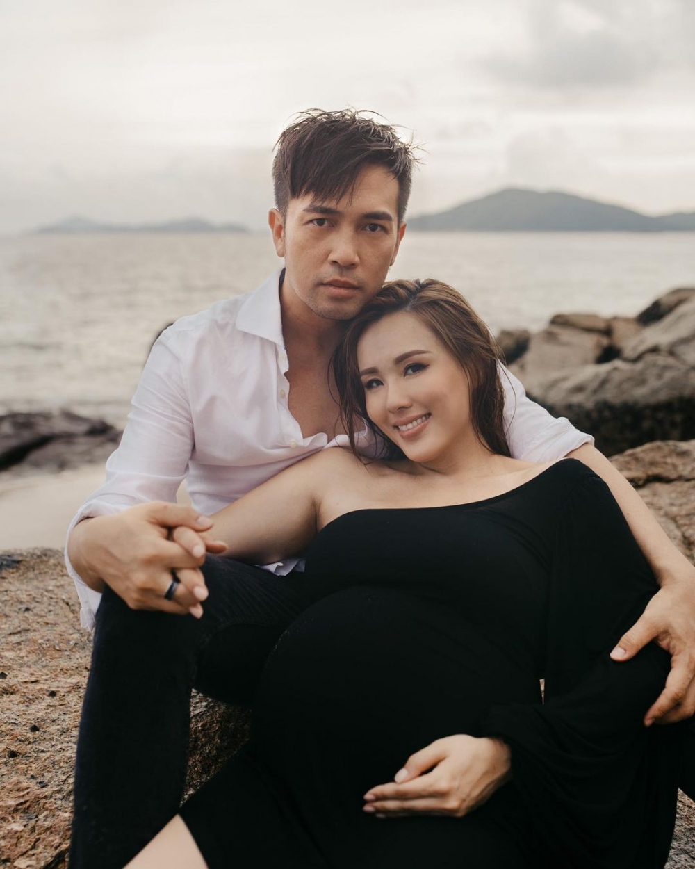 今年兩人為慶祝相識15週年，到海邊拍攝寫真！