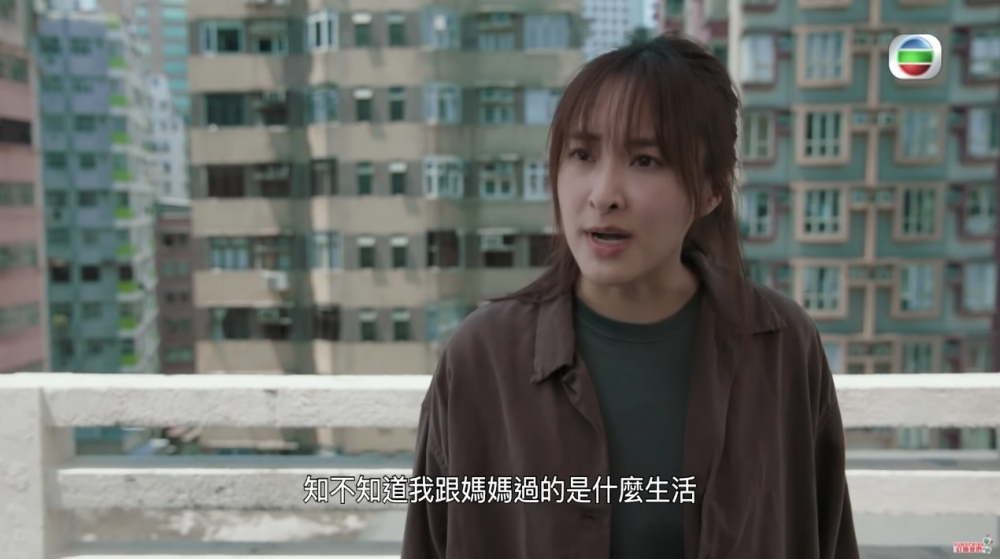 陳瀅自細喺加拿大溫哥華長大,有指佢媽媽第二任丈夫喺內地經營房地產生意