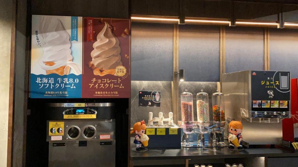 前後搵咗3次職員,最後個職員話雪糕機個製冷熄咗,食客斥:「雪糕溶到咁食落肚真係可大可小!」