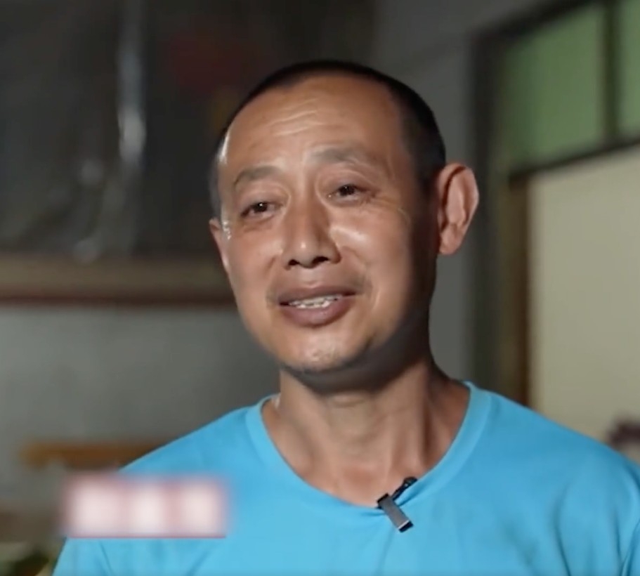 後來當時20幾歲嘅趙金龍搬到周玉英屋企隔離,佢得知周玉英嘅故事後覺得周玉英對丈夫不離不棄,心地善良,漸漸生出愛意,更主動追求周玉英。