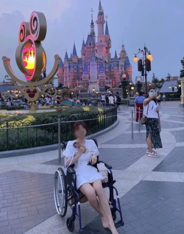 內地少女向網民分享用輪椅於迪士尼遊玩攻略!