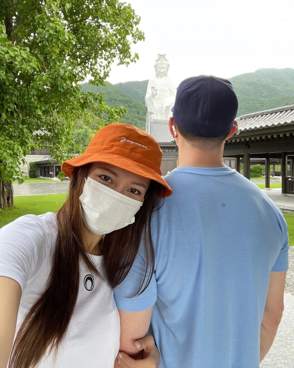 張曦雯事業愛情兩得意,佢與混血男友Mark愛得甜蜜,不過一直都無公開同男友正面