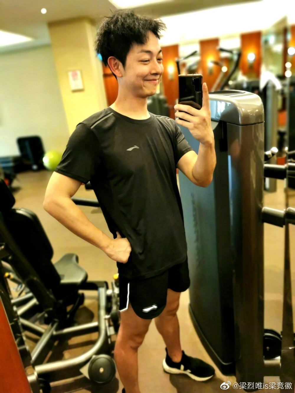 梁競徽身體力行撐國貨,大晒全身李寧牌