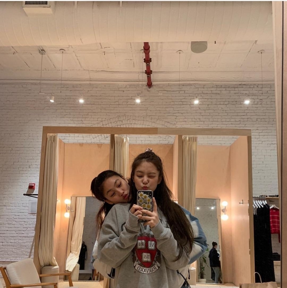 鄭好娟與韓國女團BlackPink成員Jennie是非常好的朋友!