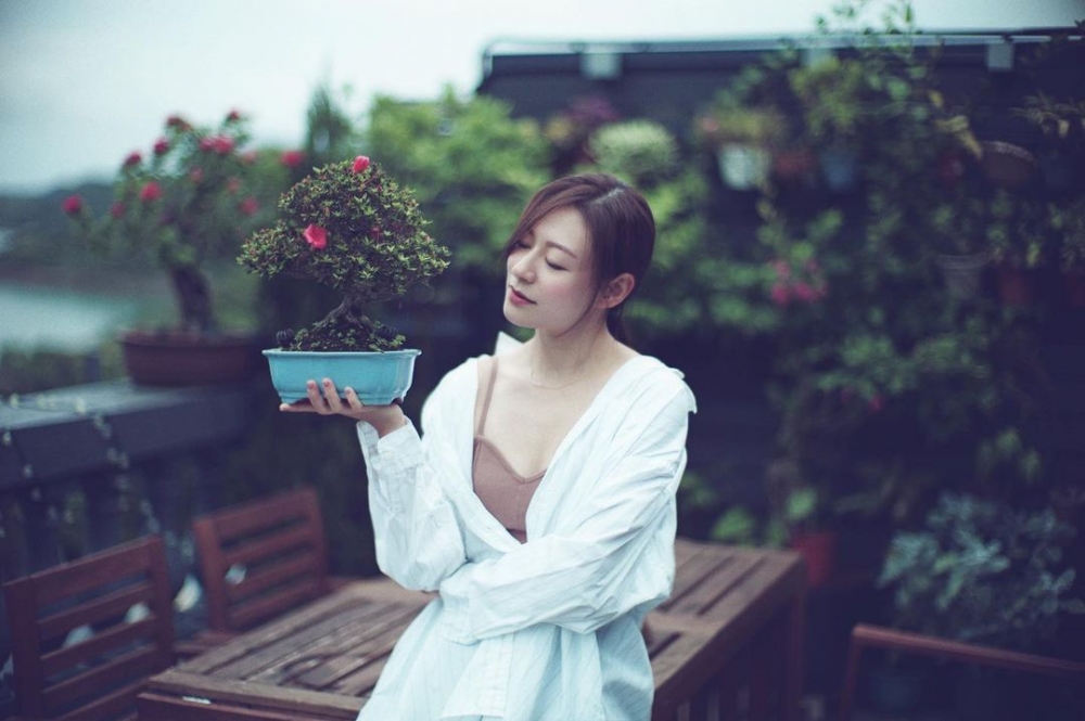 江若琳亦不時與IG上載於家中露台拍攝嘅照片~