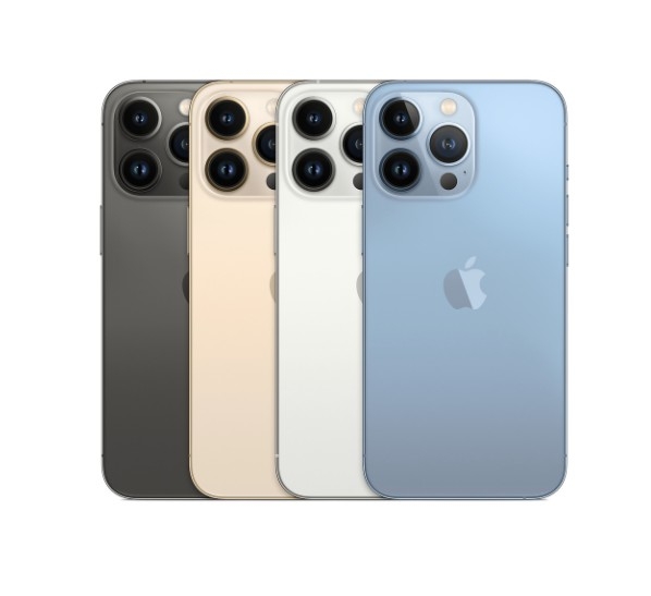 iPhone 13 Pro、iPhone 13 Pro Max共有4種顏色，包括金色、銀色、石墨色及全新天峰藍色。