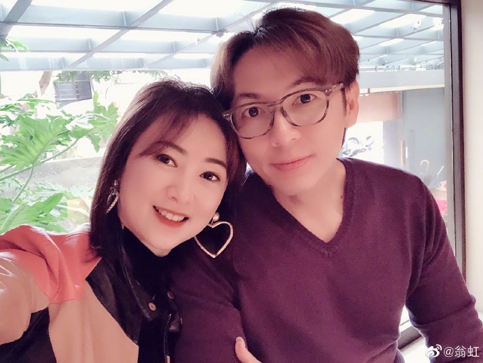 翁虹同台灣富商劉冠廷結婚後育有一女劉蒔,生活美滿。