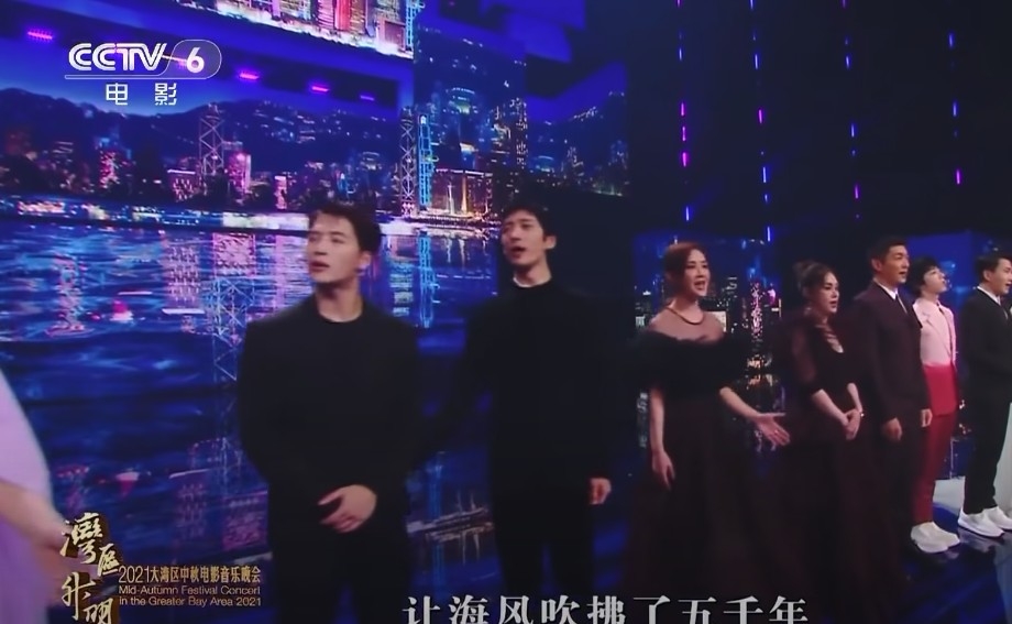 王嘉爾仲疑似因為忘記唱歌,而需要井柏然提醒!