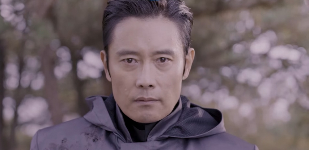 《魷魚遊戲》的最大演員彩蛋~李秉憲,除了是黑面具神秘人,更是「黃俊昊」的失蹤哥哥「黃仁昊」!